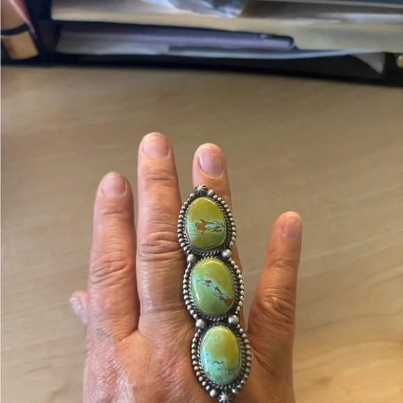 Vintage Green Stone Silver Brooch - Picture 2 of 8